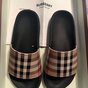 Burberry Slides Kids size 32